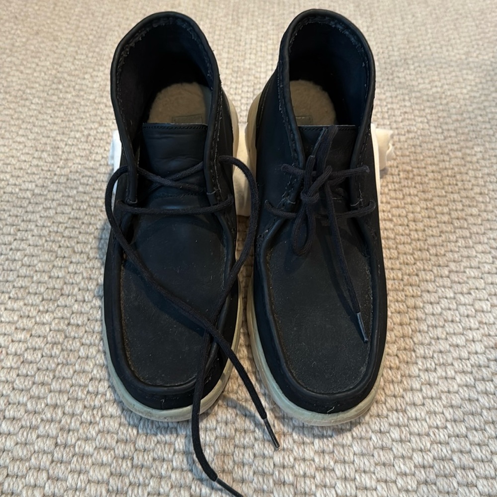 Ugg boots chukka style with sheepskin footbed
